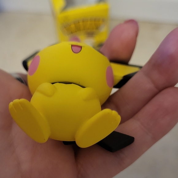 Lovely Pokémon Pichu Figure - Picture 4 of 4